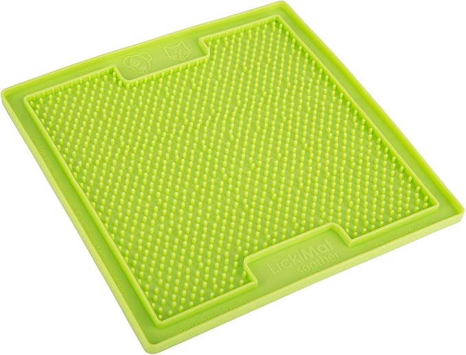 LickiMat Classic Soother, Dog Feeding Mat for Boredom and Anxiety Relief, Ideal for Food, Treats, Yoghurt or Peanut Butter, Lick Mats, Fun Alternative to a Slow Feeder Bowl, Green